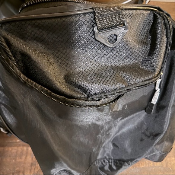 Protege 28 Sports Black Duffel Bag - Picture 9 of 11